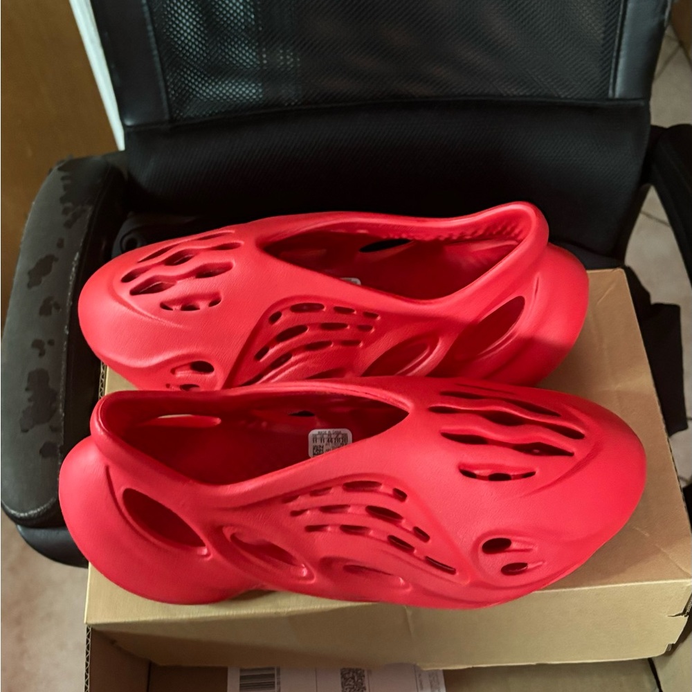 Vermillion Foam Runnrs